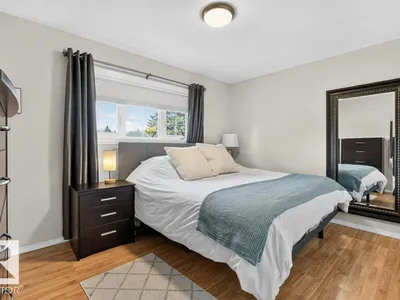 5412 90A AV NW photo 18
