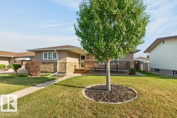 5412 90A AV NW photo 2
