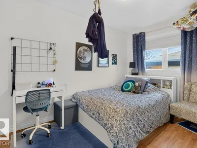 5412 90A AV NW photo 21