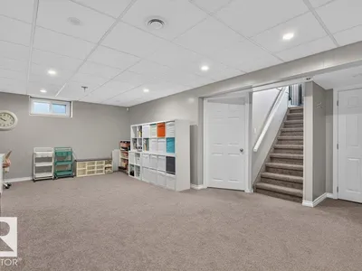 5412 90A AV NW photo 26