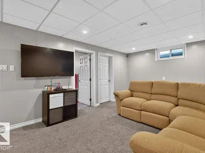 5412 90A AV NW photo 29