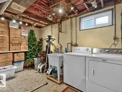5412 90A AV NW photo 31
