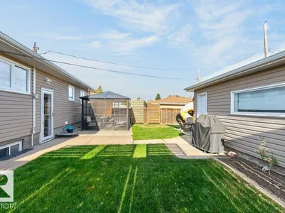 5412 90A AV NW photo 34