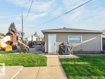 5412 90A AV NW photo 36