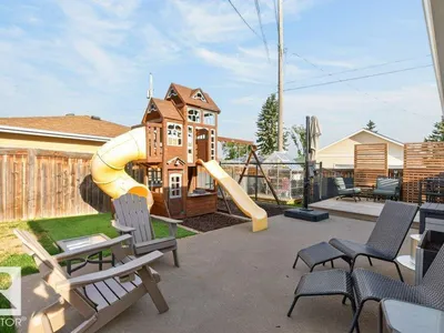 5412 90A AV NW photo 38