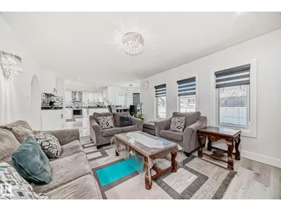 4608 43 AV NW photo 14