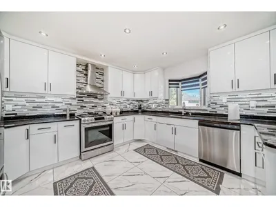 4608 43 AV NW photo 11