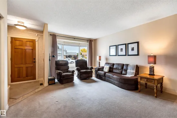 17832 93 ST NW photo 3