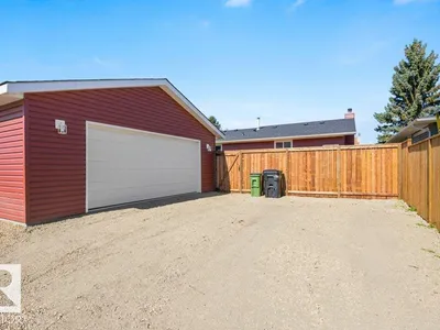 2311 146 AV NW photo 37