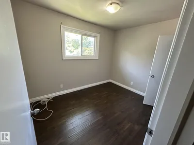 11812 45 ST NW photo 13