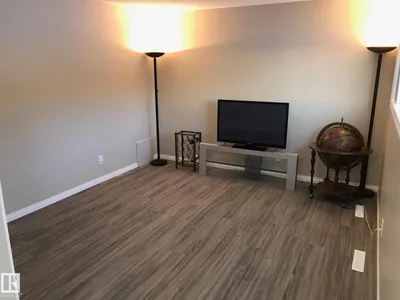 11812 45 ST NW photo 16