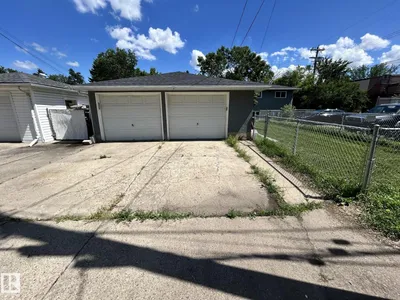 11812 45 ST NW photo 5