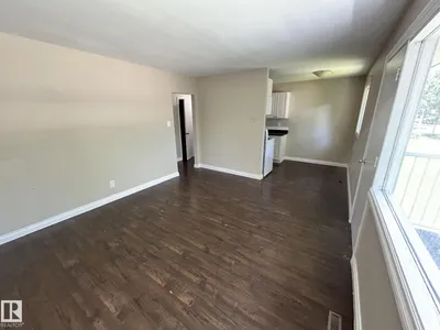 11812 45 ST NW photo 8