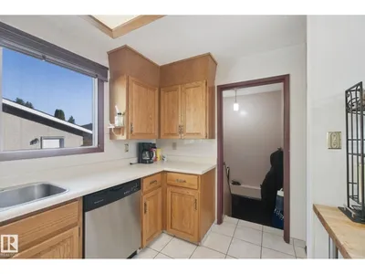 10824 35 AV NW photo 17