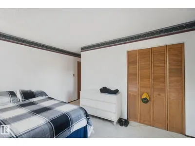 10824 35 AV NW photo 26