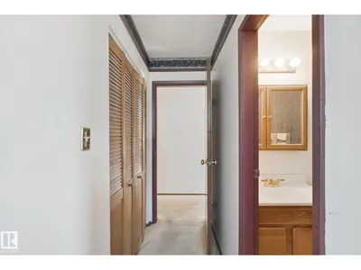 10824 35 AV NW photo 27