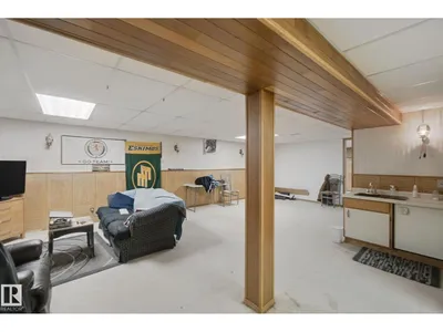 10824 35 AV NW photo 31