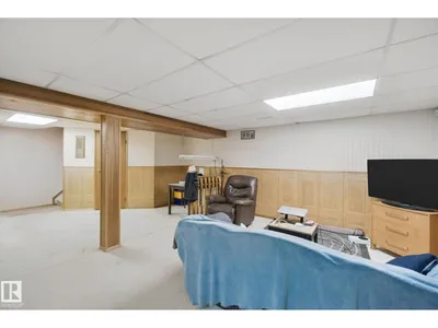 10824 35 AV NW photo 33