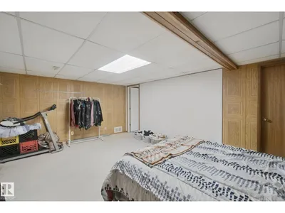 10824 35 AV NW photo 39