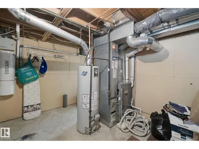 10824 35 AV NW photo 42