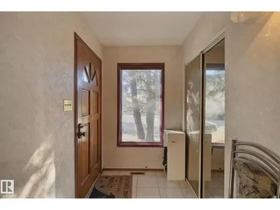 10824 35 AV NW photo 5