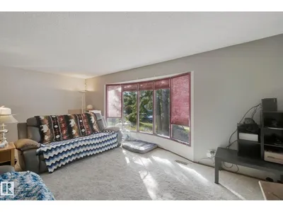 10824 35 AV NW photo 7