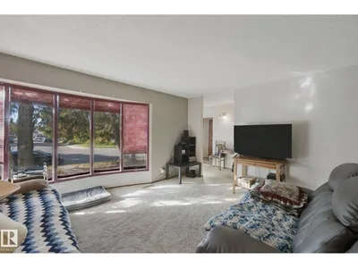10824 35 AV NW photo 8