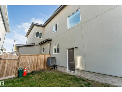 1634 16A ST NW photo 4