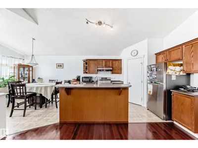 15112 139 ST NW photo 21