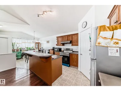 15112 139 ST NW photo 22