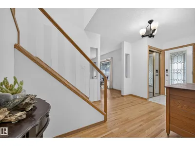10706 33A AV NW photo 28