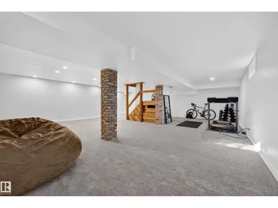 10706 33A AV NW photo 44