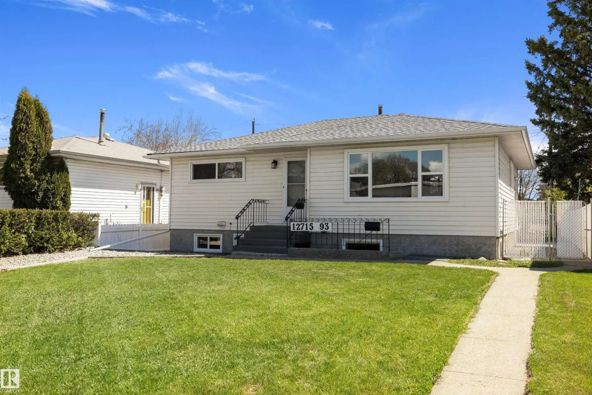 12715 / 12717 93 ST NW exterior