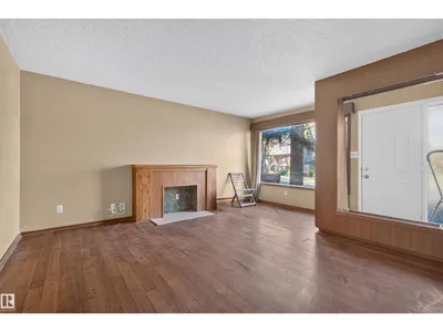 11015 87 AV NW photo 4