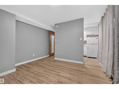 11015 87 AV NW photo 38