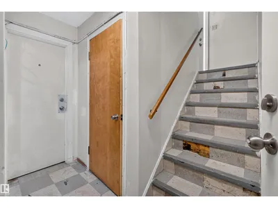 11015 87 AV NW photo 28