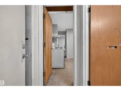 11015 87 AV NW photo 30