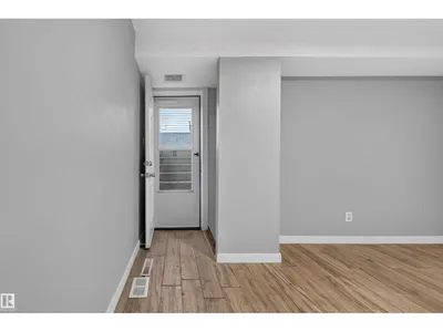 11015 87 AV NW photo 37