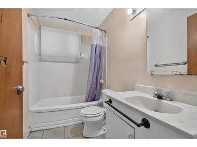 11015 87 AV NW photo 31