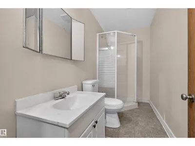 11015 87 AV NW photo 17