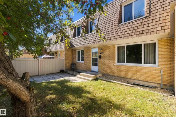 132 LONDONDERRY SQUARE SQ NW photo 2