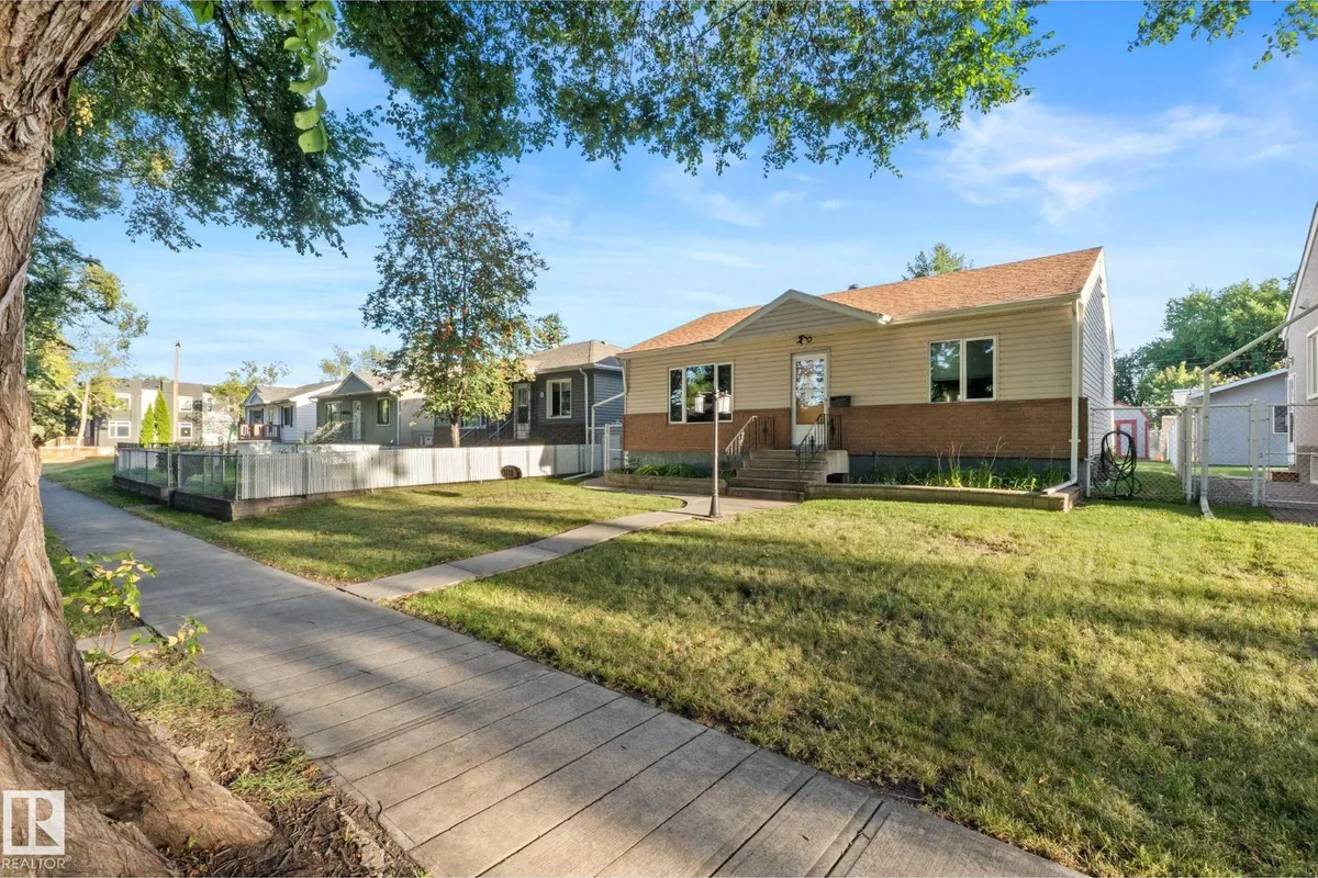 9719 65 AV NW exterior