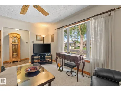 9719 65 AV NW photo 9