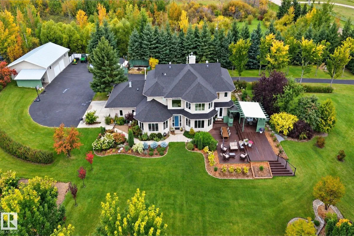 6 ROSENTHAL WY exterior