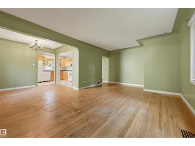7754 80 AV NW photo 5