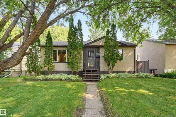 7754 80 AV NW photo 2