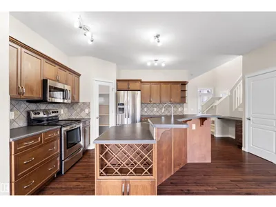 6023 208 ST NW photo 6