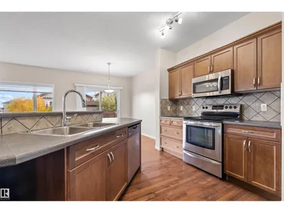 6023 208 ST NW photo 7