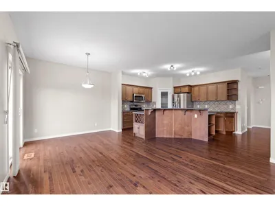 6023 208 ST NW photo 8