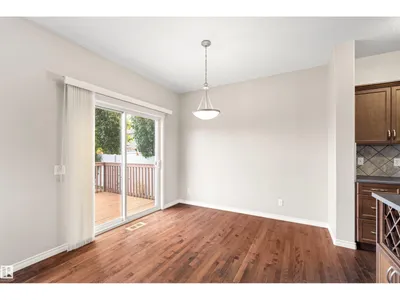 6023 208 ST NW photo 9
